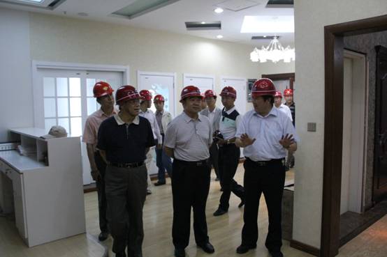 青海省經(jīng)濟委員會黨組書記、主任，省國資委  黨委副書記、副主任吳海昆實地考察物產(chǎn)集團重點項目