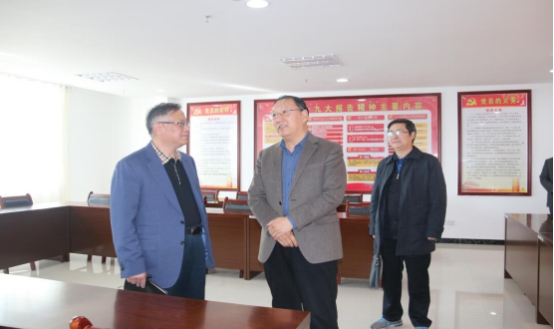 省委常委、省總工會主席馬吉孝等一行蒞臨青海物產集團公司視察，調研指導道路貨運企業(yè)建會、貨運司機入會等工作